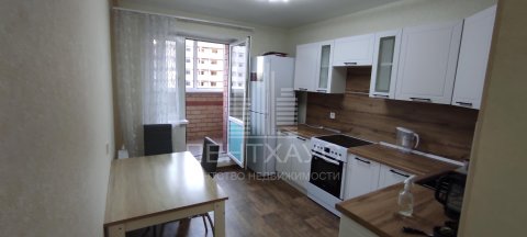 Сдаётся 1-комнатная квартира, 37 м², 14/17 эт., Северная улица, 2Б