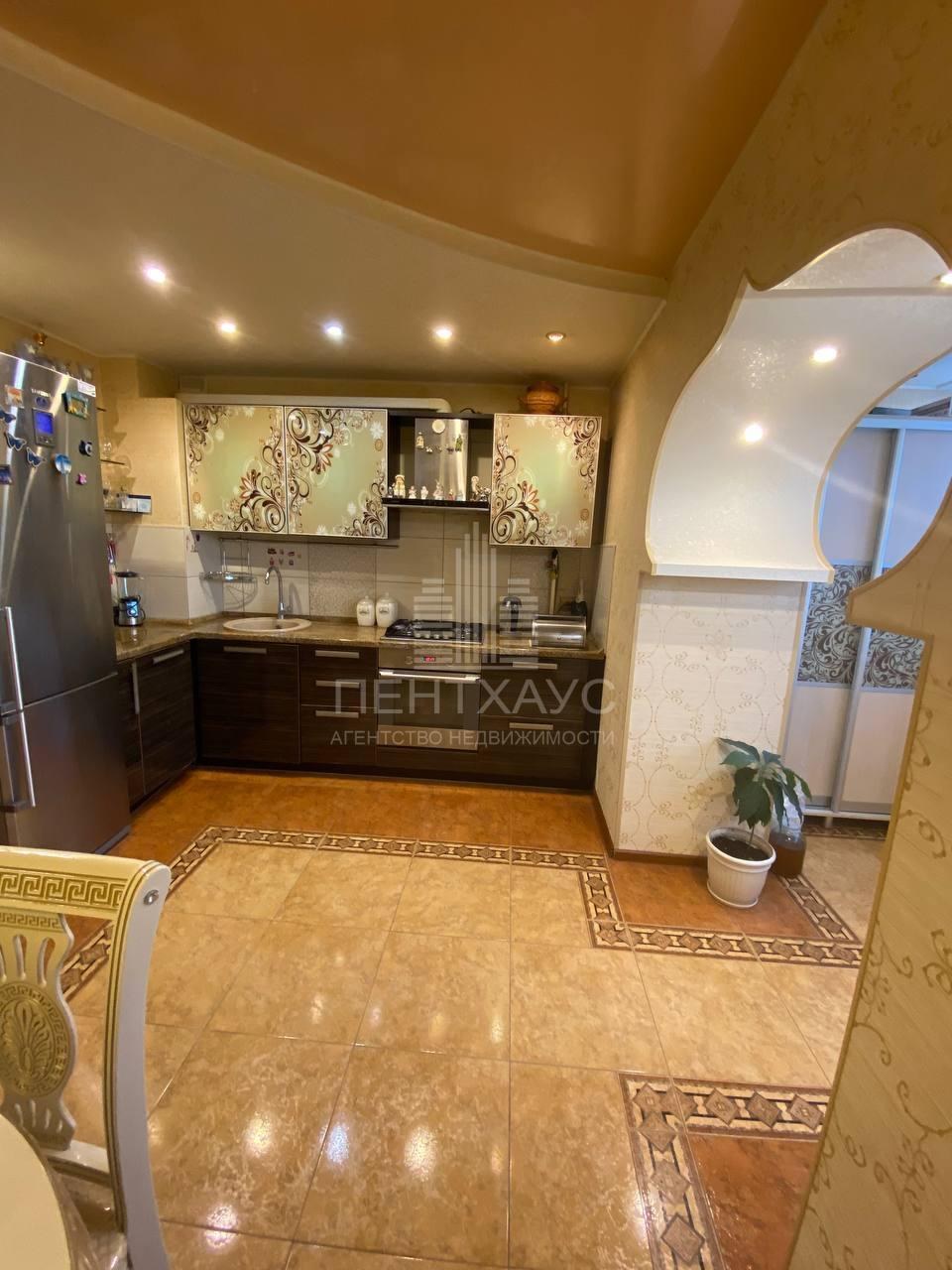 2-комнатная квартира, 64 м², 8/9 эт., пр-кт Ленина, 71б