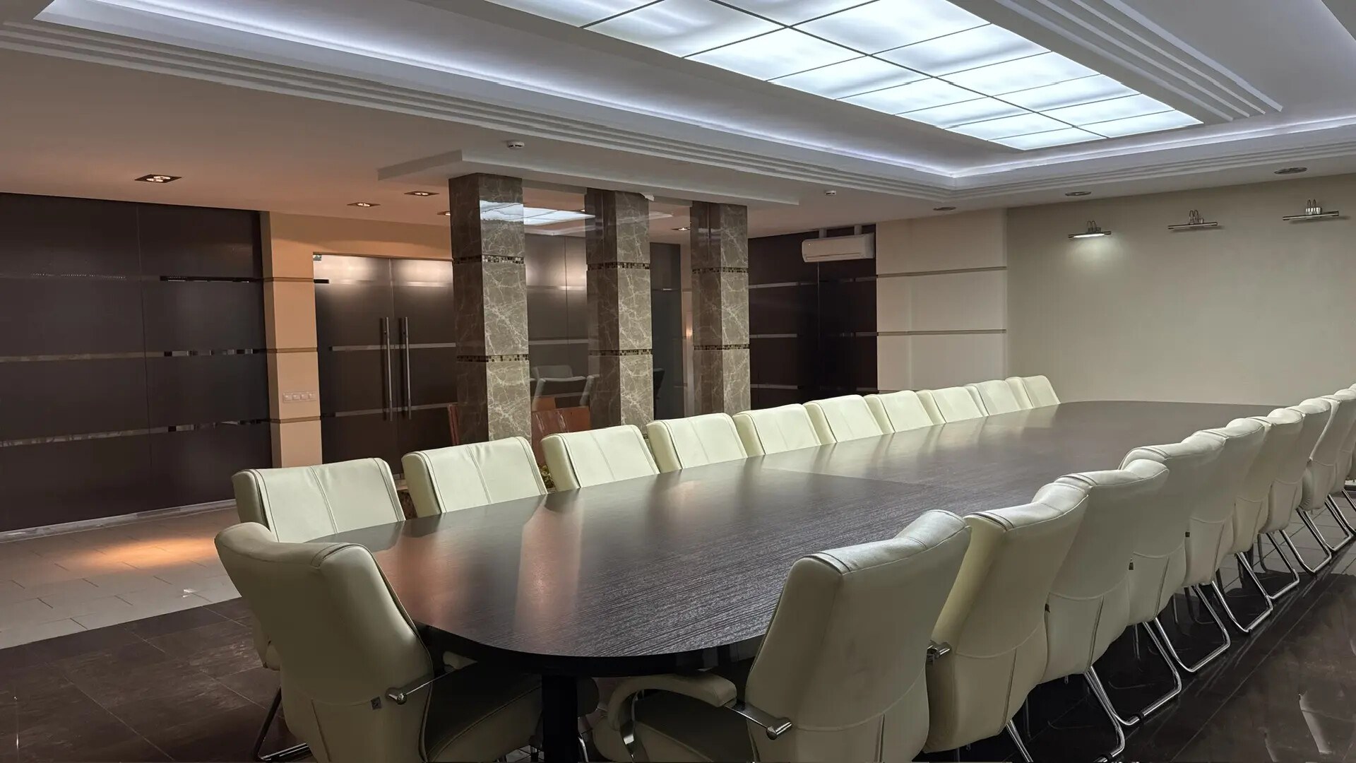 Сдаётся помещение свободного назначения, 654 м², ул Салмышская, 31