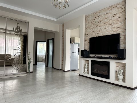 Коттедж, 249 м², ул Липовая 2-я, 29
