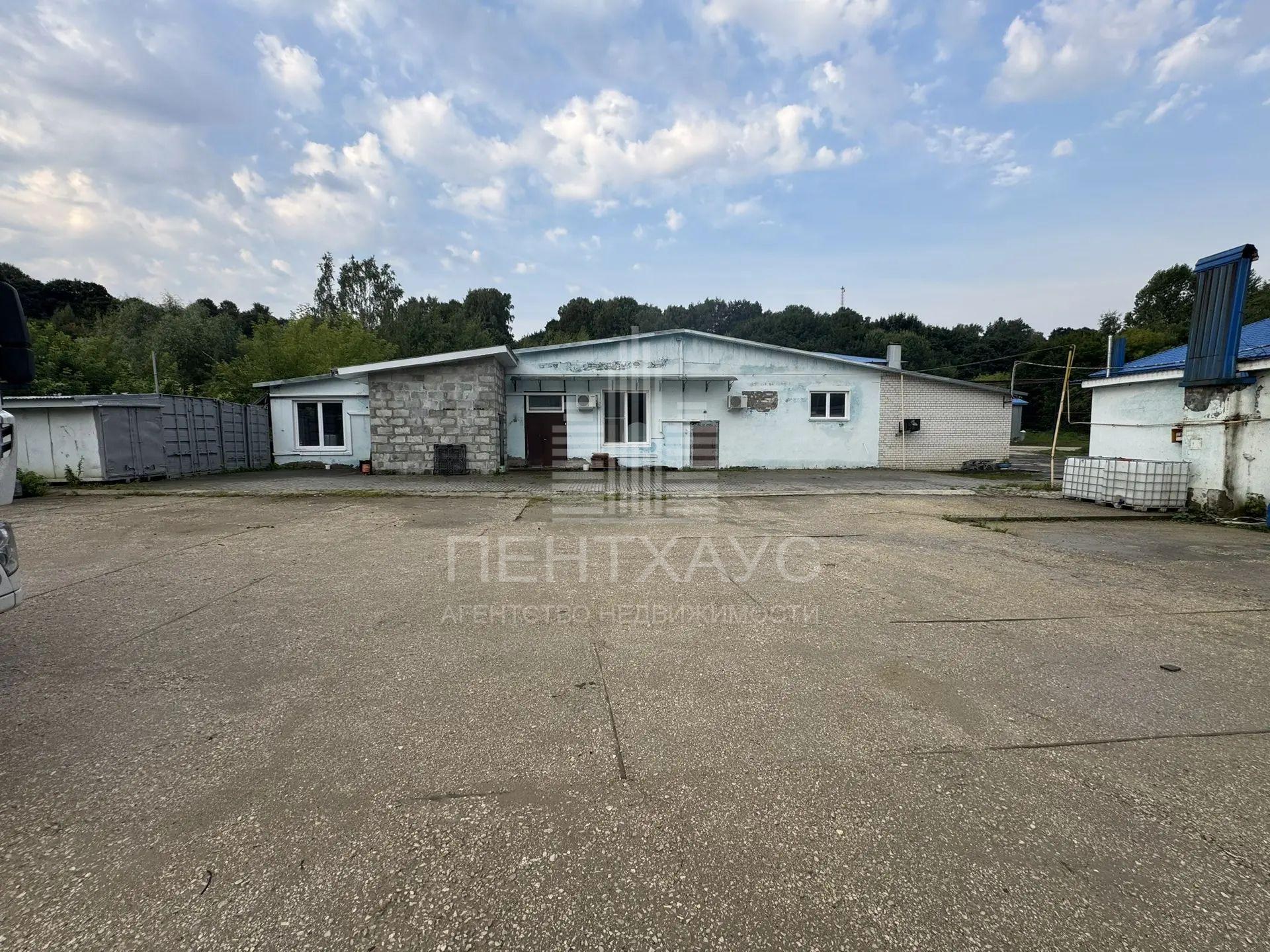 Помещение свободного назначения, 2727,2 м², улица Сенькова, 13