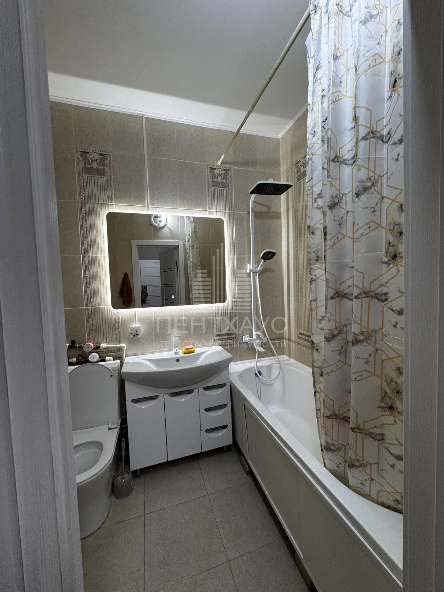 Сдаётся 1-комнатная квартира, 42,2 м², 12/17 эт., Ставровская, 4