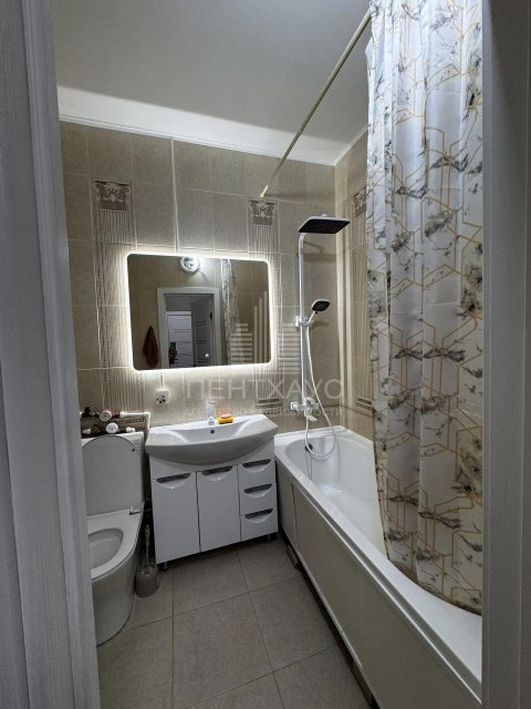 Сдаётся 1-комнатная квартира, 42,2 м², 12/17 эт., Ставровская, 4