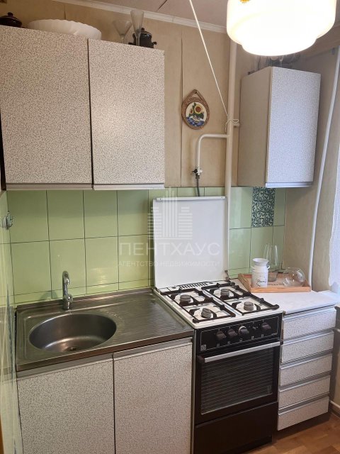 2-комнатная квартира, 42,6 м², 4/5 эт., Строителей ул., 3