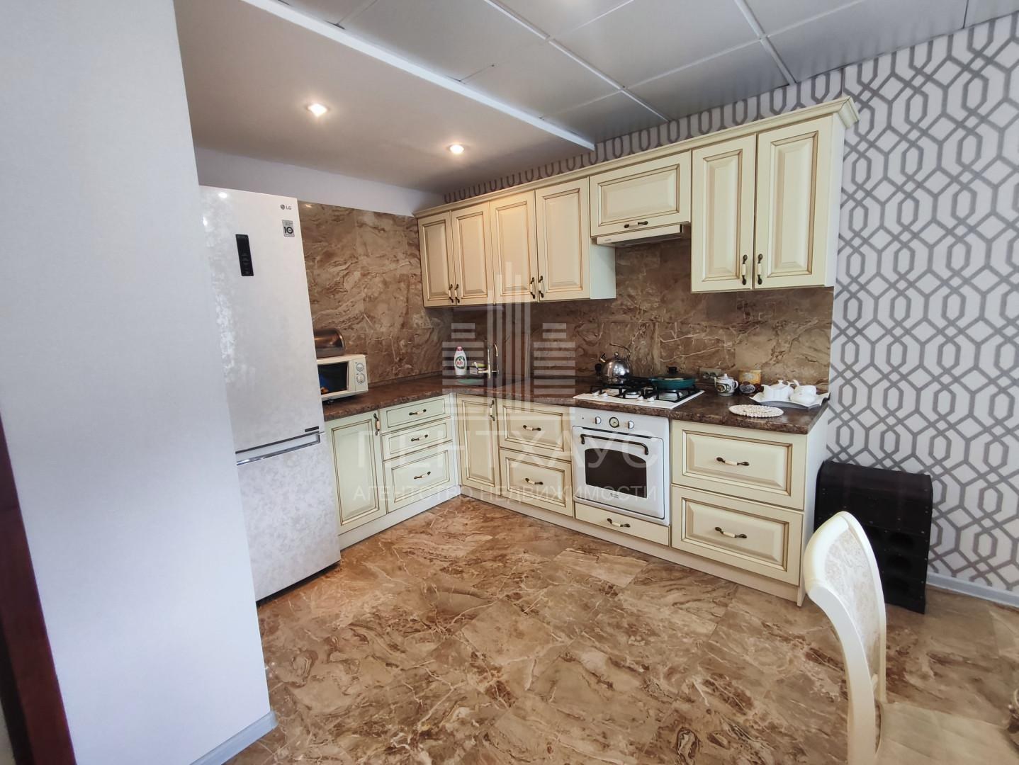Коттедж, 190 м², участок 21 сот., Ершово мкр.