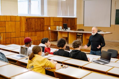 Обучение сотрудников работе с нейросетями — 4 занятия
